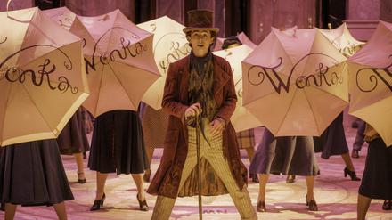 Auf der Suche nach der perfekten Schokolade. Willy Wonka (Timothée Chalamet) hat für jede Situation den richtigen Song.