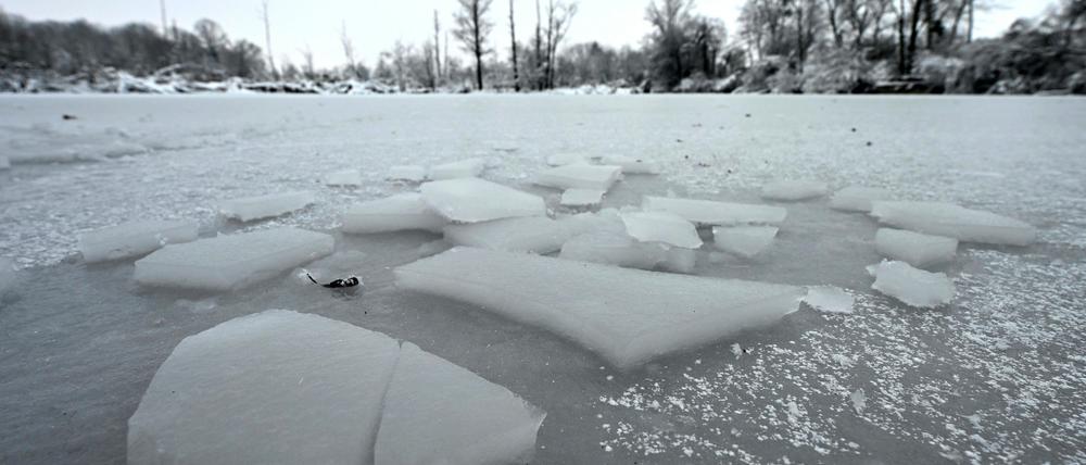Ein zugefrorener See (Symbolbild).