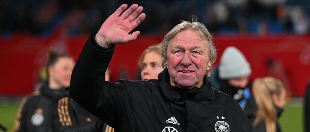 Horst Hrubesch bleibt Interims-Trainer der deutschen Frauennationalmannschaft. 