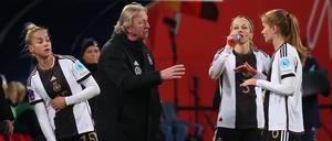 Horst Hrubesch hat den deutschen Fußballerinnen mit seiner ruhigen Art wieder zu Stabilität verholfen.