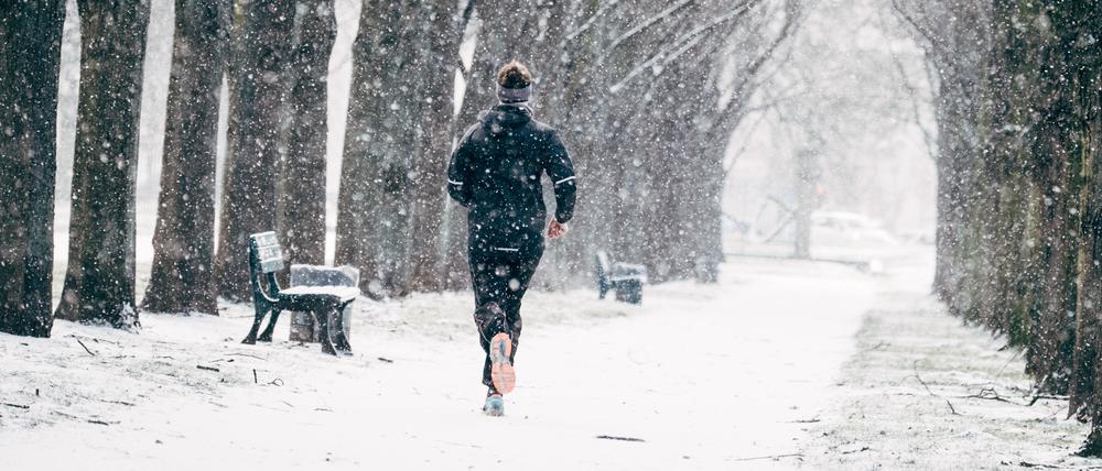 Eiskalte Temperaturen schrecken viele vom Laufen ab. Unsere Kolumnistin läuft besonders gerne auf verschneiten Wegen. 