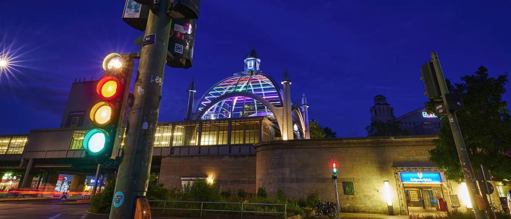 RECORD DATE NOT STATED  Berlin; Germany - June 23; 2021: Night shot at Nollendorfplatz subway station with a rainbow-colored dome on the occasion of Christopher Street Day. *** Berliner Deutschland Juni 23 2021 Nacht erschossen im Nollendorfplatz Untergrundbahn Bahnhofs mit einer Regenbogen farbige Kuppel am der Anla