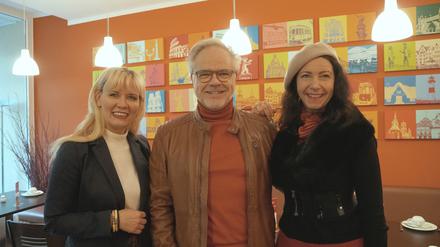 Hotel-Chefin Claudia Wießner, der Limousinen-Anbieter Jens Meggeneder und die „Kiezflaneurin“ Christine Klauder (v.l.n.r.) laden zu Touren in der Berliner City West ein.