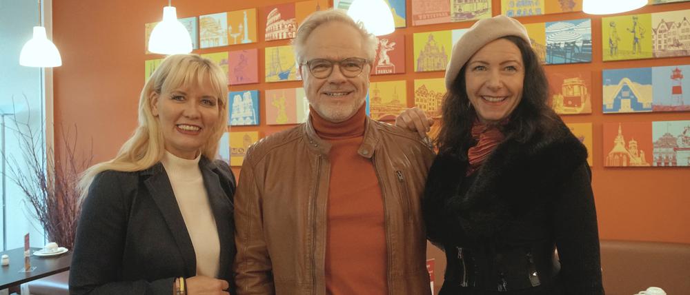 Hotel-Chefin Claudia Wießner, der Limousinen-Anbieter Jens Meggeneder und die „Kiezflaneurin“ Christine Klauder (v.l.n.r.) laden zu Touren in der Berliner City West ein.