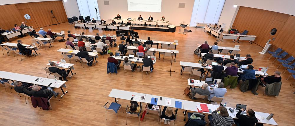 Blick in die Stadtverordnetenversammlung: Nicht nur für die Sitzungen erhalten die Kommunalpolitiker jeweils einen Laptop. 