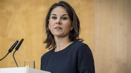 Außenministerin Annalena Baerbock bei einem Vorbereitungstreffen für die Weltklimakonferenz in Dubai im Auswärtigen Amt. 