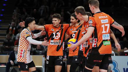 Jubel über den Sieg. Die Volleys stehen im Pokal-Finale. 