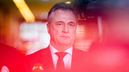 24.11.2023, Berlin: Claus Weselsky, Vorsitzender der Gewerkschaft Deutscher Lokomotivführer (GDL), gibt ein Statement.