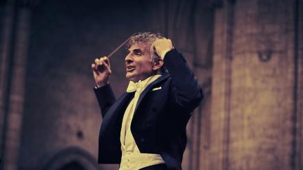 Maestro. Bradley Cooper as Leonard Bernstein (Director/Writer/Producer) in Maestro. Cr. Jason McDonald/Netflix © 2023. Maestro