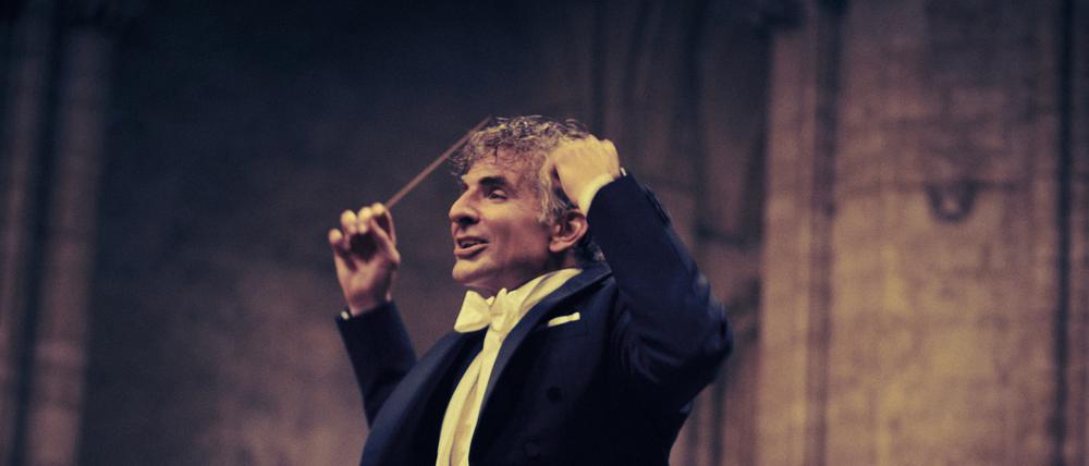 Maestro. Bradley Cooper as Leonard Bernstein (Director/Writer/Producer) in Maestro. Cr. Jason McDonald/Netflix © 2023. Maestro