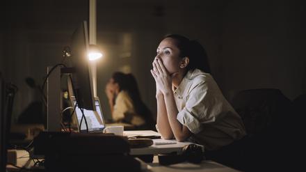 Workaholic, Arbeit, nachts, Frau, Büro