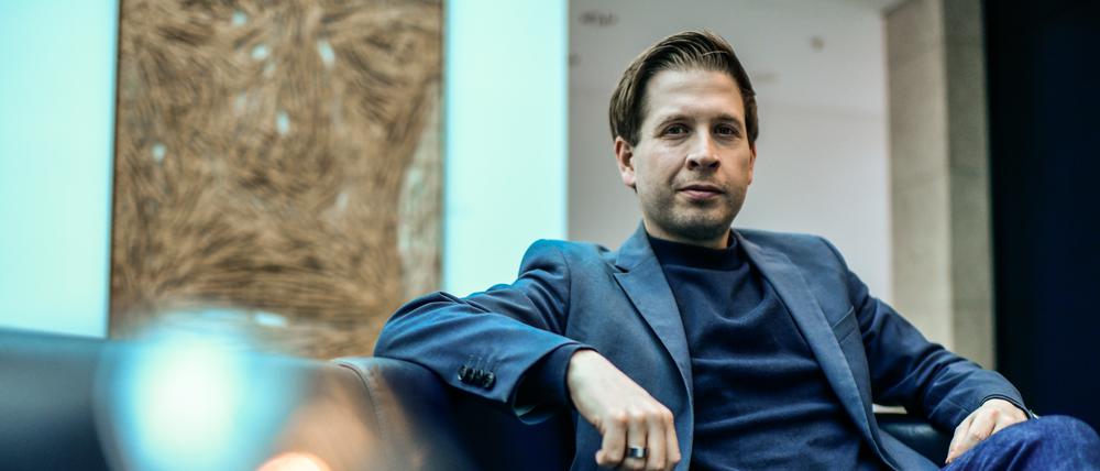 Kevin Kühnert während eines Interviews im Berliner Willy-Brand-Haus.