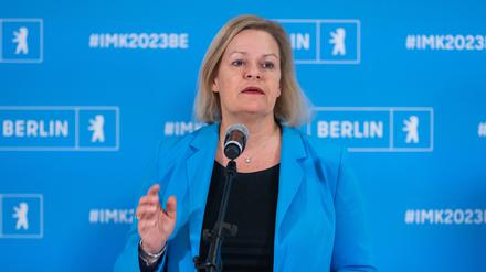 Nancy Faeser (SPD), Bundesministerin für Inneres und Heimat, spricht bei einer Pressekonferenz nach Gesprächen bei der Innenministerkonferenz (IMK). 