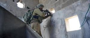Häuserkampf in Gaza. Die israelische Armee hat nach eigenen Angaben bereits Dutzende Hamas-Kommandeure festgenommen.