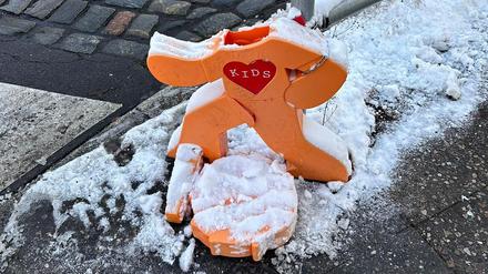 Ohne Kopf: Der kleine Kerl am Oberhofer Weg ist mutwillig zerstört worden.