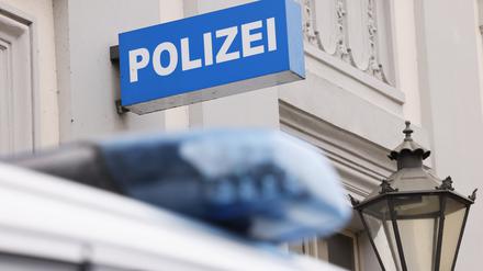 Polizei an der Wache in der Henning-von-Tresckow-Straße (Symbolbild). 