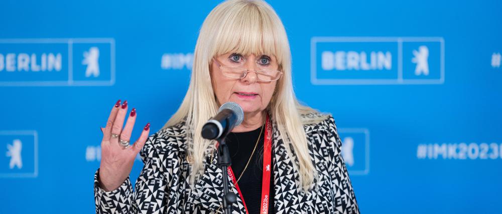 Iris Spranger (SPD), Innensenatorin in Berlin, spricht bei einer Pressekonferenz nach Gesprächen bei der Innenministerkonferenz (IMK). 