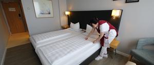 Ein Hotelzimmer in Potsdam. Die Stadt plant die Erhöhung der Bettensteuer.