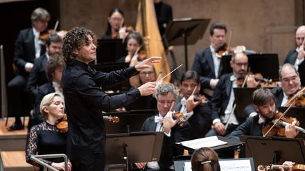 Robin Ticciati bei seinem Debüt am Pult der Berliner Philharmoniker