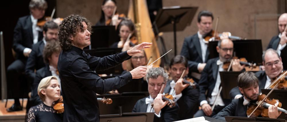 Robin Ticciati bei seinem Debüt am Pult der Berliner Philharmoniker