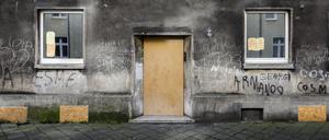 Häuser mit leerstehenden Schrottimmobilien im Wohnumfeld der ehemaligen Zeche Consolidation im Stadtteil Gelsenkirchen-Bismarck. 