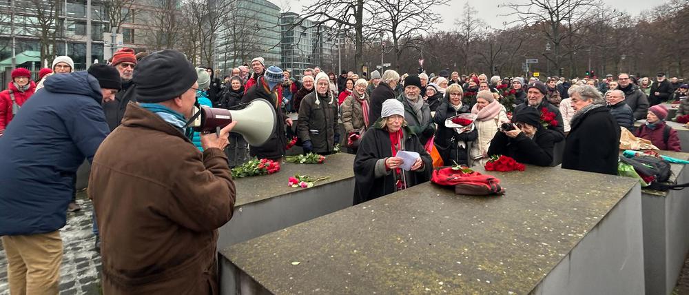 Die Demonstration am Holocaust-Denkmal.