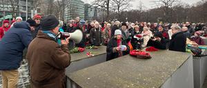 Die Demonstration am Holocaust-Denkmal.