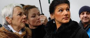 Sahra Wagenknecht (r.)