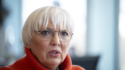 Claudia Roth (Bündnis 90/Die Grünen) warnt vor einem vorzeitigen Nein bei der Erhöhung des Rundfunkbeitrags.