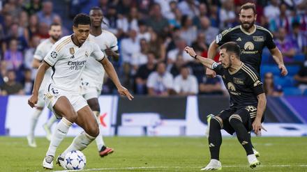 Jude Bellingham (links) schoss Real Madrid im Hinspiel in der Nachspielzeit zum Sieg. 