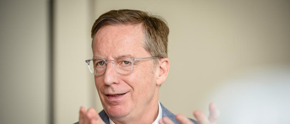 IW-Chef Hüther fordert ein neues „Sondervermögen“, um die deutsche Wirtschaft klimafreundlich zu modernisieren.