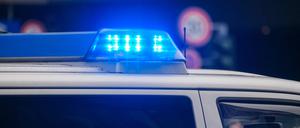 Das Blaulicht eines Polizeiwagens (Archivbild).