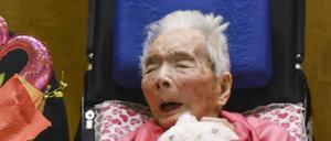 Die damals 115-jährige Fusa Tatsumi, aufgenommen am 30. Juni 2022 in Kashiwara in Japan. Sie war zur ältesten Person Japans ernannt geworden, nachdem eine 119-jährige Frau im April 2022 in Fukuoka gestorben ist.