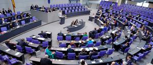 736 Abgeordnete erhalten eine Diätenerhöhung von sechs Prozent.