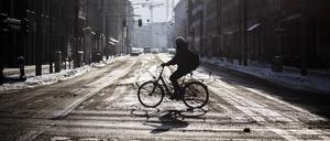 Stadtverkehr im Winter in Berlin.
