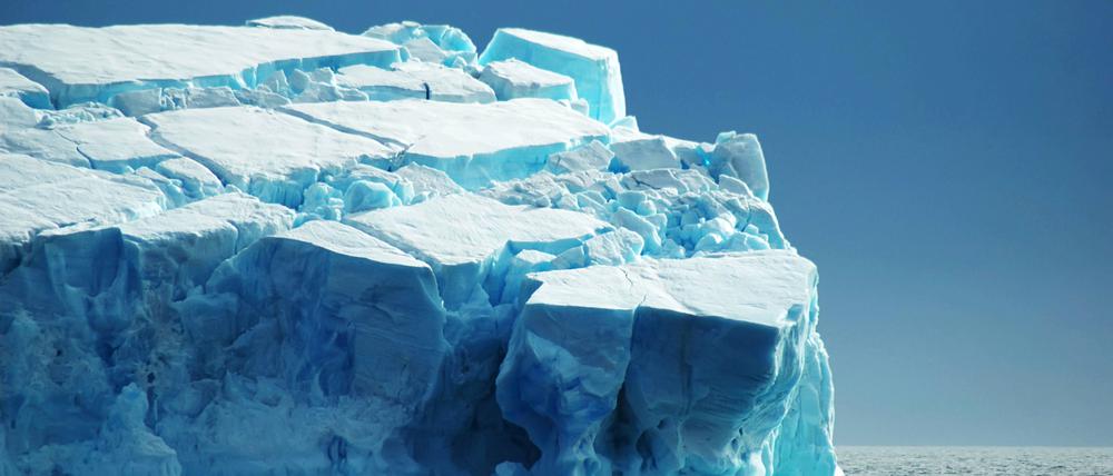 Abwärtsspirale: Der westantarktische Eisschild ist nicht stabil, was zu hohen Raten des Meeresspiegelanstiegs über Jahrhunderte hinweg führen kann.