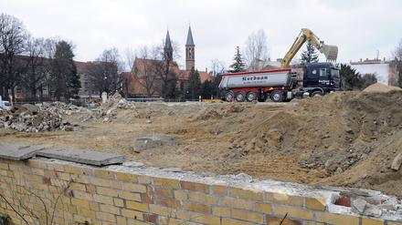Abriss der alten Kaufhalle im Jahr 2012.