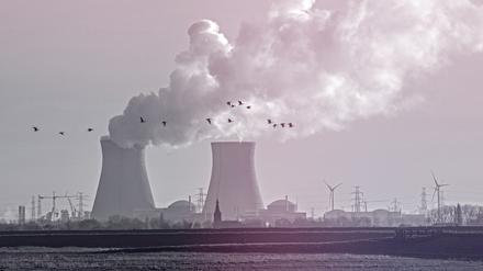 Außerhalb von Deutschland, zum Beispiel hier in Belgien, produzieren Atomkraftwerke noch Strom.