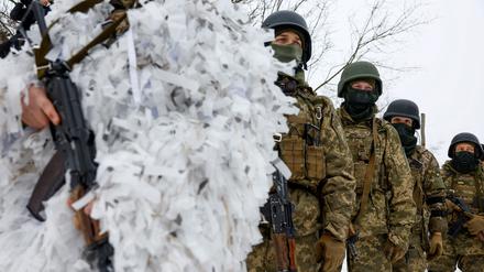 Ukrainische Soldaten beim Training.   