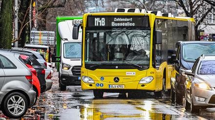 Der BVG fehlen etliche Fahrer für ihre Busse in der Stadt.