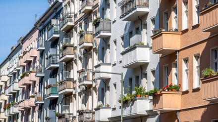 Versammlungen von Wohnungseigentümergemeinschaften sollen künftig auch dann nur online stattfinden dürfen, wenn ein Viertel der Eigentümer dem zustimmt.