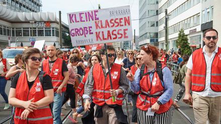 Warnstreik der Gewerkschaft Erziehung und Wissenschaft GEW in Berlin. 