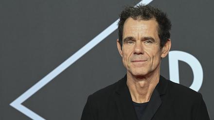 Regisseur Tom Tykwer kommt zur Weltpremiere der neuen Staffel der TV-Serie Babylon Berlin in den Delphi Filmpalast.