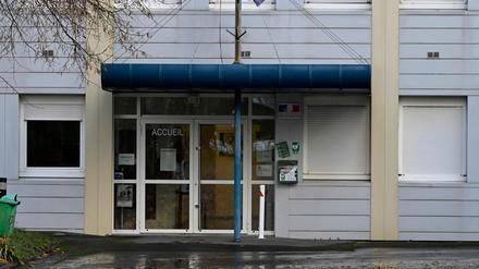 Der Eingang der Schule ‘Les hautes Ourmes’ in Rennes, Westfrankreich. 