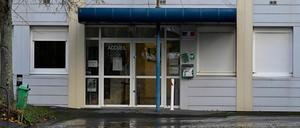 Der Eingang der Schule ‘Les hautes Ourmes’ in Rennes, Westfrankreich.