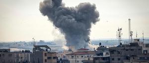 Israelisches Bombardement der Stadt Rafah im südlichen Gazastreifen.