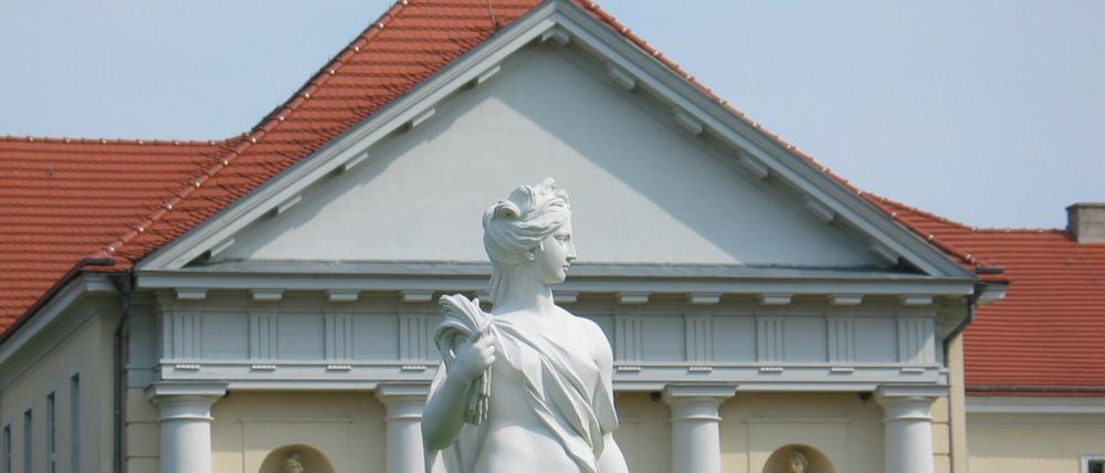Fassade des Schlosstheaters von Schloss Rheinsberg.