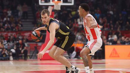 Alba Berlin mit Malte Delow (l.) traf in Belgrad auf großen Widerstand.