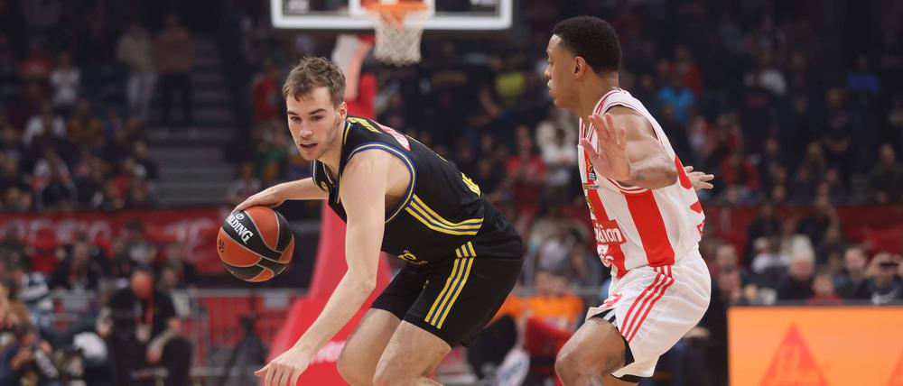 Alba Berlin mit Malte Delow (l.) traf in Belgrad auf großen Widerstand.
