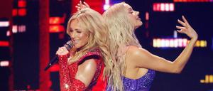 Die Sängerinnen Helene Fischer (links) und Shirin David treten wieder zusammen auf.